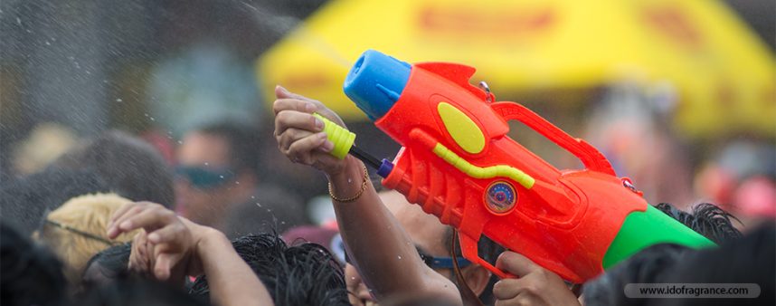 Prepare for Songkran Festival 01 เตรียมพร้อมรับมือลุยสงกรานต์กับ 7 อุปกรณ์แบบเบสิกที่ยังนิยมกันอยู่..