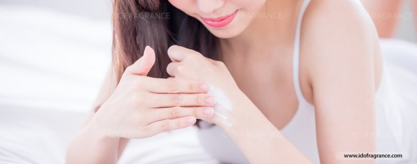 Leaving the roughness, creating a soft, smooth skin ... with a hand cream02